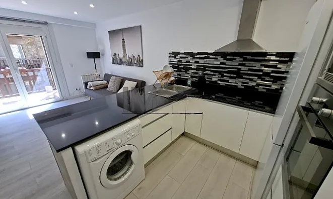 Недвижимость Furnished 2-bedroom apartment with parking: 6
