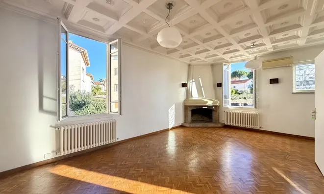 Недвижимость Villa Petit Juas: 1
