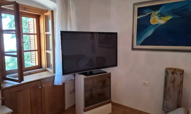 Недвижимость Three-room apartment on the ground floor in the center of Opatija: 9