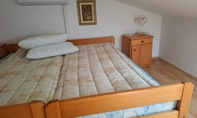 Недвижимость Three-room apartment on the ground floor in the center of Opatija: 12