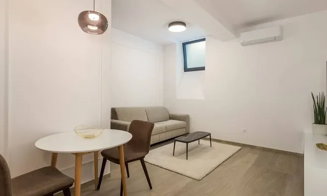 Недвижимость One-room apartment in the center: 6