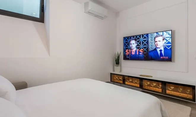 Недвижимость One-room apartment in the center: 7