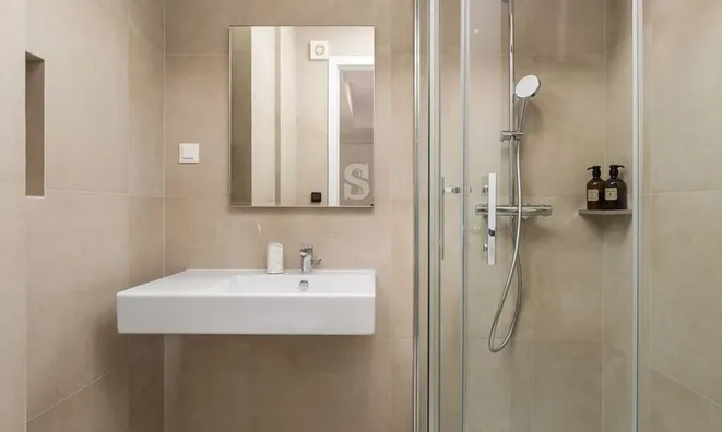 Недвижимость One-room apartment in the center: 8