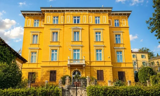 Недвижимость Three-room apartment in the center of Opatija: 21