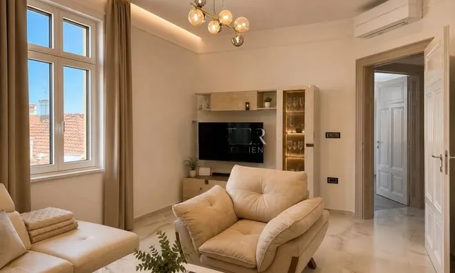 Недвижимость Three-room apartment in the center: 5