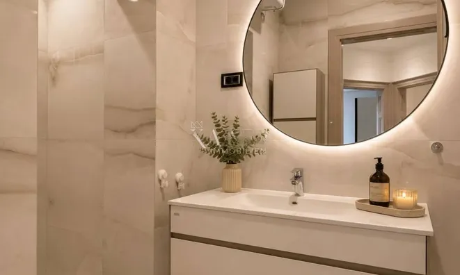 Недвижимость Three-room apartment in the center: 12