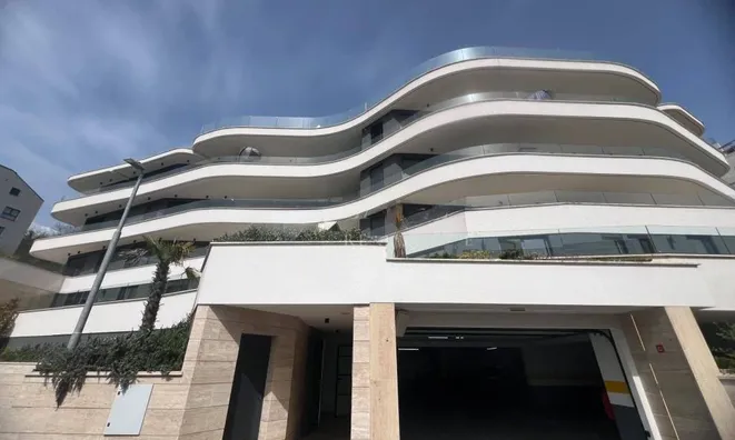 Недвижимость Four-room apartment in the Center: 11