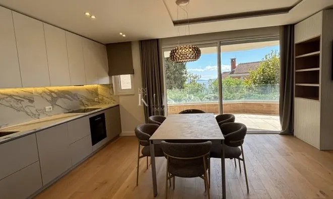 Недвижимость Four-room apartment in the center of Opatija: 4