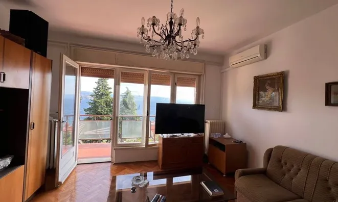 Недвижимость Four-room house in the center: 1