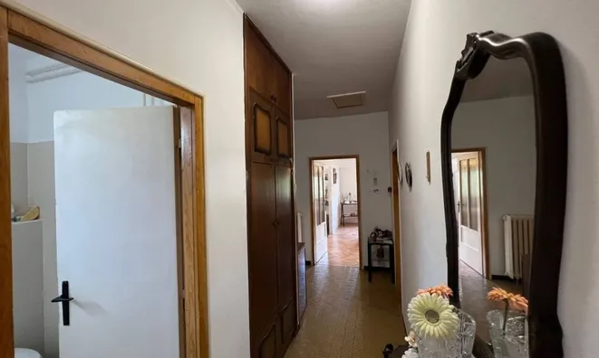 Недвижимость Four-room house in the center: 10