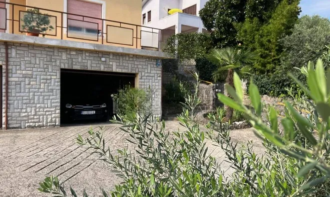 Недвижимость Four-room house in the center: 16