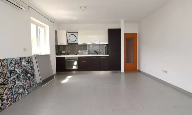 Недвижимость Two-room Apartment Icici: 4