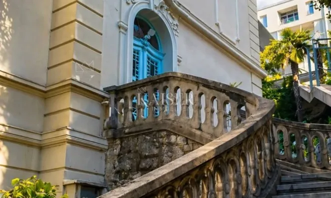 Недвижимость Four-room apartment in the center of Opatija: 15