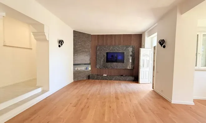 Недвижимость Four-room apartment in the center of Opatija: 2