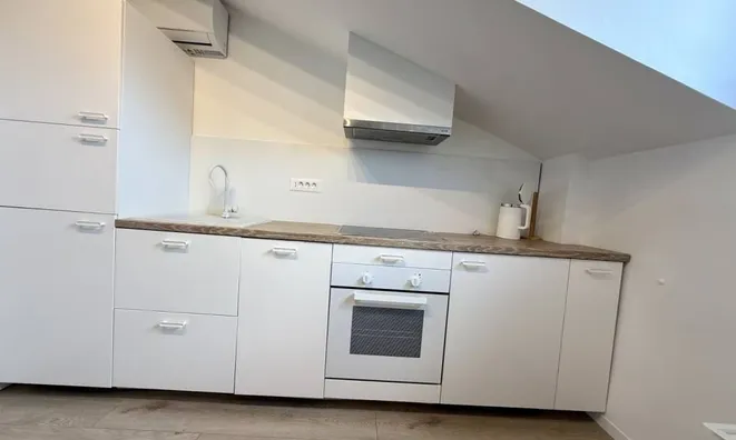 Недвижимость Three-room apartment in the center of Opatija: 7