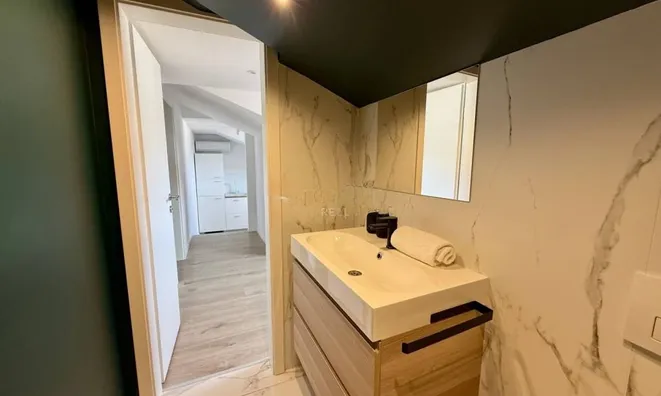 Недвижимость Three-room apartment in the center of Opatija: 13