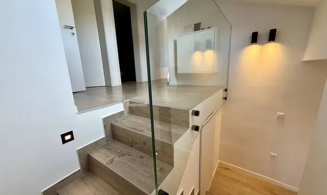 Недвижимость Three-room apartment in the center of Opatija: 14