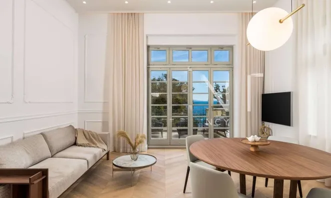 Недвижимость Three-room apartment in the center: 1