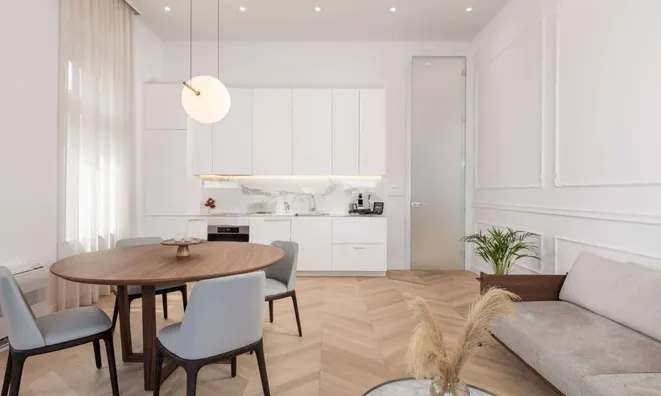 Недвижимость Three-room apartment in the center: 8