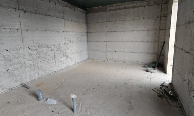 Недвижимость Семейный дом 320 м², Запад: 4