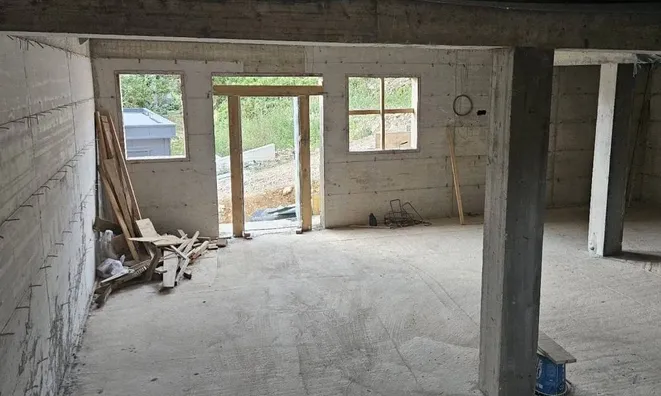 Недвижимость Семейный дом 320 м², Запад: 10