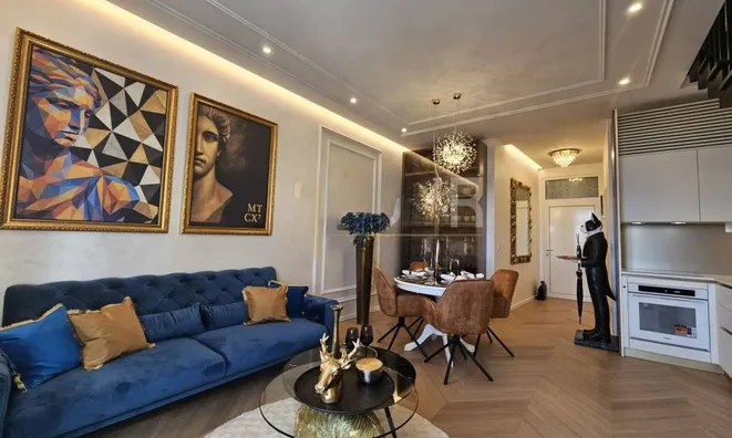 Недвижимость Three-room apartment in the center: 3