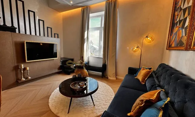 Недвижимость Three-room apartment in the center: 4