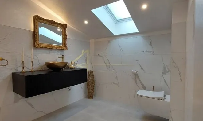Недвижимость Three-room apartment in the center: 6