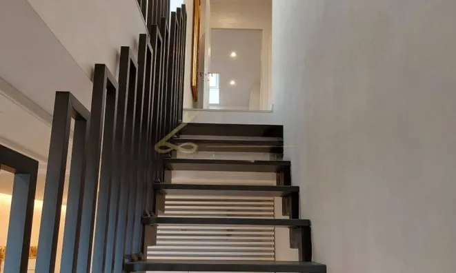 Недвижимость Three-room apartment in the center: 11