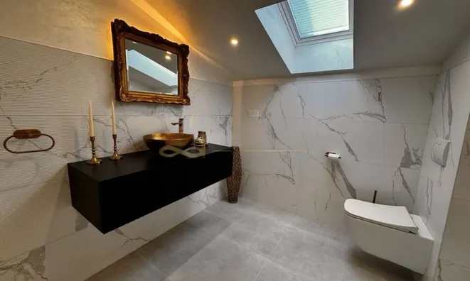 Недвижимость Three-room apartment in the center: 24