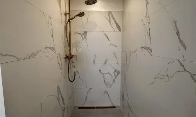 Недвижимость Three-room apartment in the center: 25