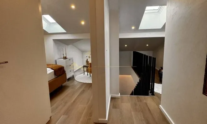 Недвижимость Three-room apartment in the center: 26