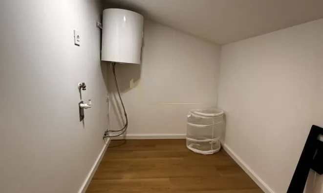 Недвижимость Three-room apartment in the center: 30