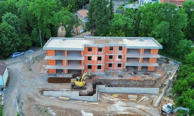 Недвижимость Четырехкомнатная квартира, Ика: 6