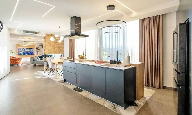 Недвижимость Four-room apartment in Volosko: 1