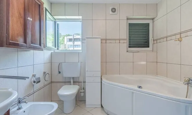 Недвижимость Three-room apartment in Ičići: 10