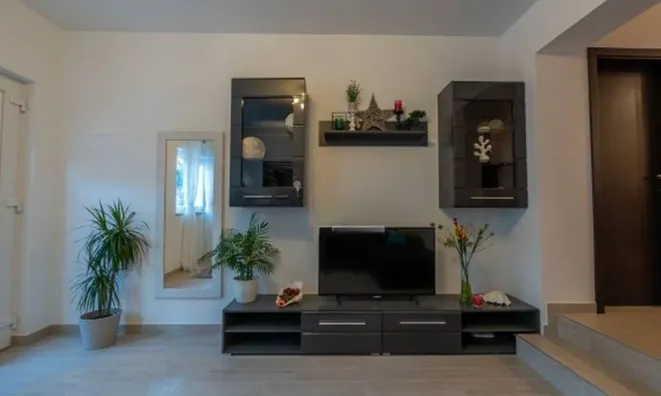 Недвижимость Three-room apartment in the center: 2