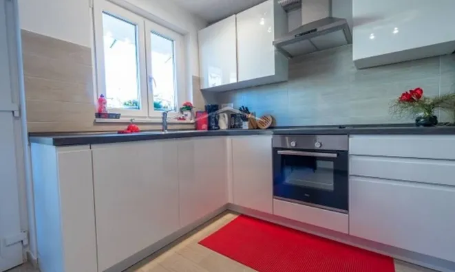 Недвижимость Three-room apartment in the center: 3