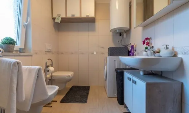 Недвижимость Three-room apartment in the center: 6