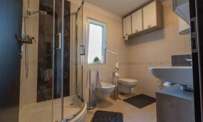 Недвижимость Three-room apartment in the center: 7