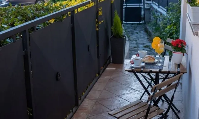 Недвижимость Three-room apartment in the center: 8