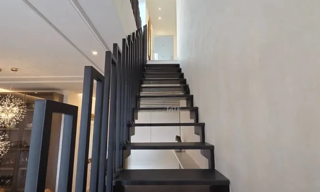 Недвижимость Three-room apartment, city center: 9