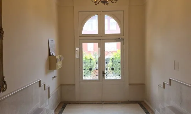 Недвижимость Three-room apartment, city center: 20