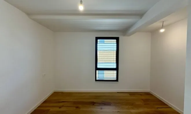 Недвижимость Four-room apartment in the city center: 8