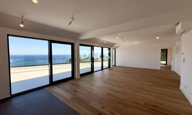 Недвижимость Four-room apartment in the city center: 10