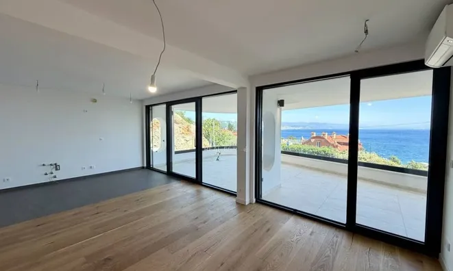 Недвижимость Four-room apartment in the center of Opatija: 10