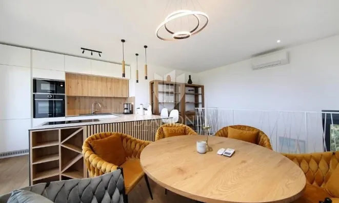 Недвижимость Two-room apartment Oprich: 4