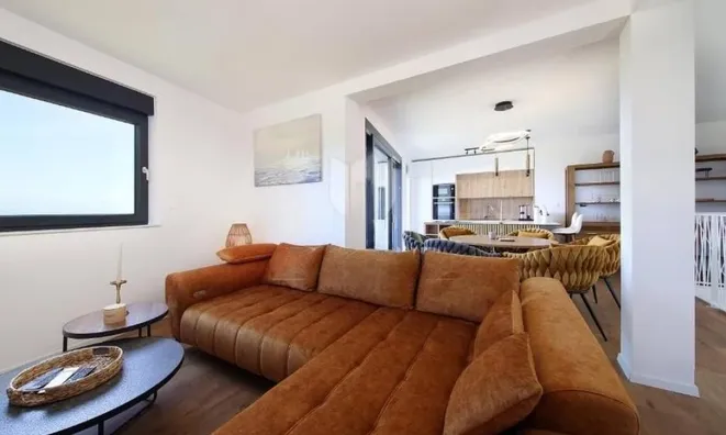 Недвижимость Two-room apartment Oprich: 8