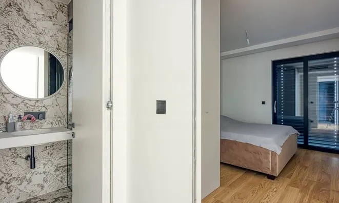 Недвижимость Two-room apartment in the center: 3