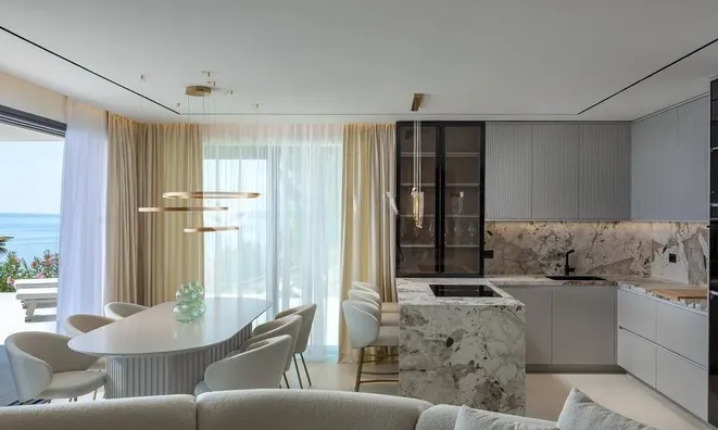 Недвижимость Three-room apartment Center: 8